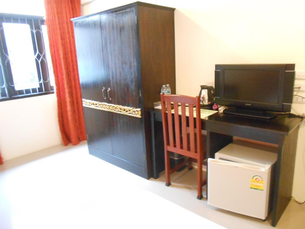 The Bang Khun Phrom Suites Bangkok Cameră foto