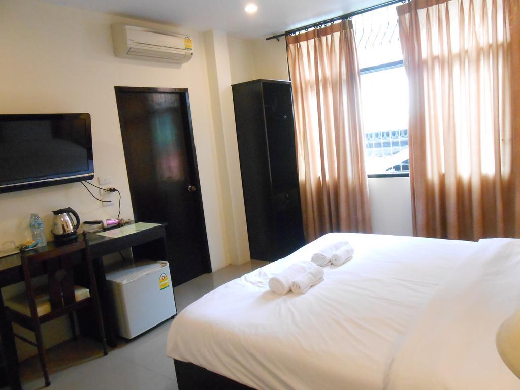 The Bang Khun Phrom Suites Bangkok Cameră foto